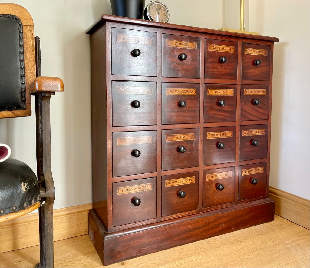 16 Apothecary Drawers in Mahogany Antique, Vintage and Retro